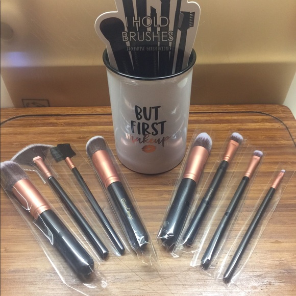 Other - NWT Brush Set and Holder